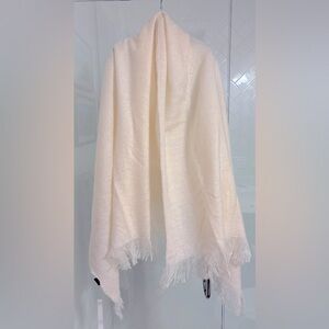 BLOOMINGDALE'S / AQUA • Ivory Blanket Scarf • One Size • NWT